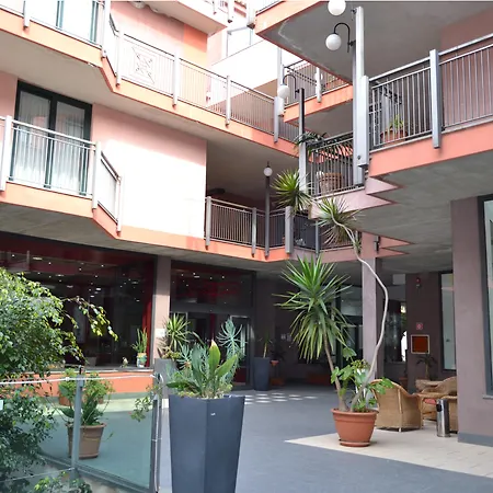 Marina Palace Hotel & Congress Hall-2